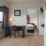 Wander 4*